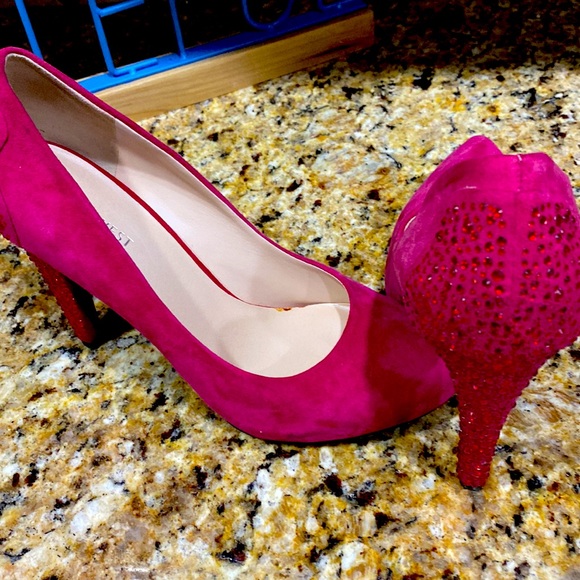 Pink Nine West suede heels - Picture 2 of 3